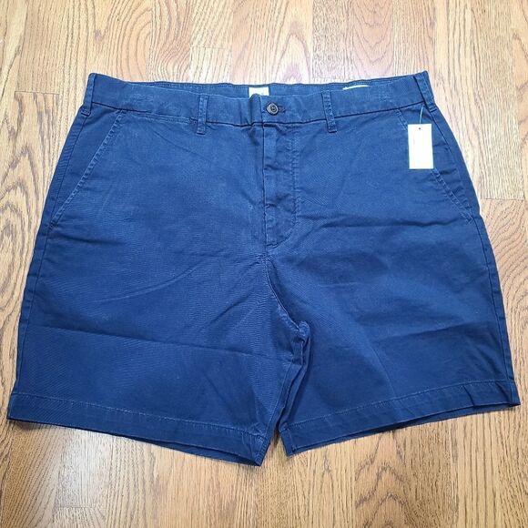 GAP Navy 7" Shorts Size 36 NWT - Picture 1 of 6
